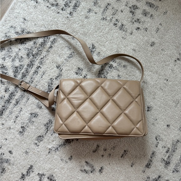 H&M Quilted Crossbody Bag - Picture 1 of 5